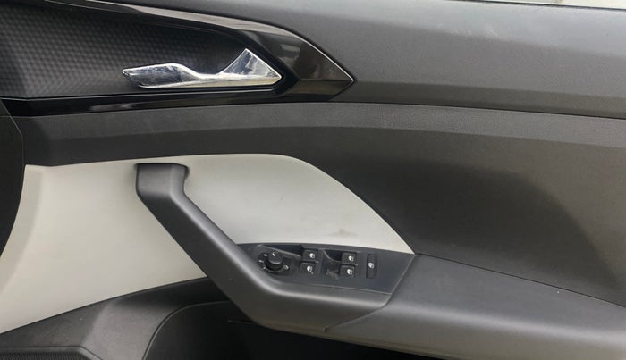 2022 Skoda KUSHAQ STYLE 1.5L TSI MT, Petrol, Manual, 15,817 km, Driver Side Door Panels Control