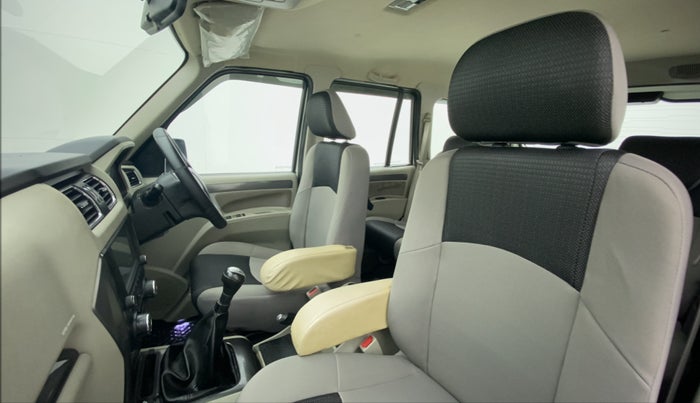 2020 Mahindra Scorpio S9, Diesel, Manual, 5,272 km, Right Side Front Door Cabin