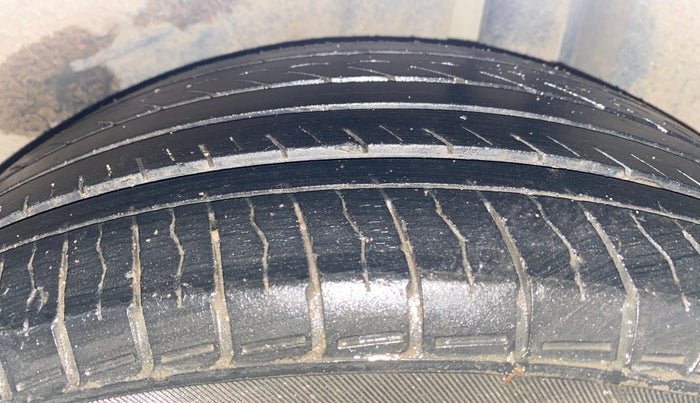 2017 Maruti Ciaz ZXI+, Petrol, Manual, 89,139 km, Left Rear Tyre Tread