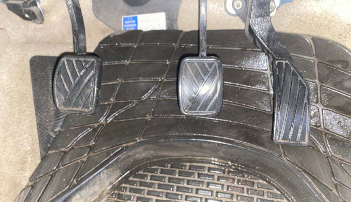 2017 Maruti Ciaz ZXI+, Petrol, Manual, 89,139 km, Pedals