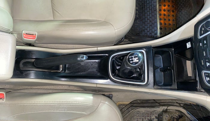 2017 Maruti Ciaz ZXI+, Petrol, Manual, 89,139 km, Gear Lever