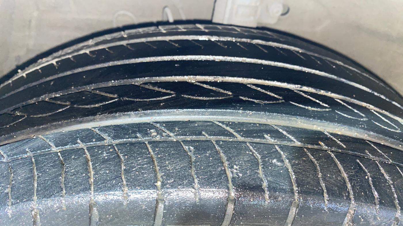 2017 Maruti Ciaz ZXI+, Petrol, Manual, 89,139 km, Left Front Tyre Tread