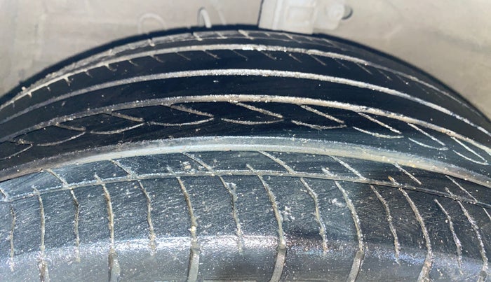 2017 Maruti Ciaz ZXI+, Petrol, Manual, 89,139 km, Left Front Tyre Tread