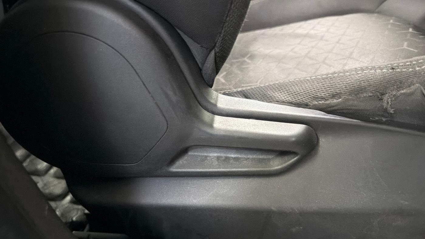2020 Tata NEXON XMA SUNROOF PETROL, Petrol, Automatic, 97,487 km, Driver Side Adjustment Panel