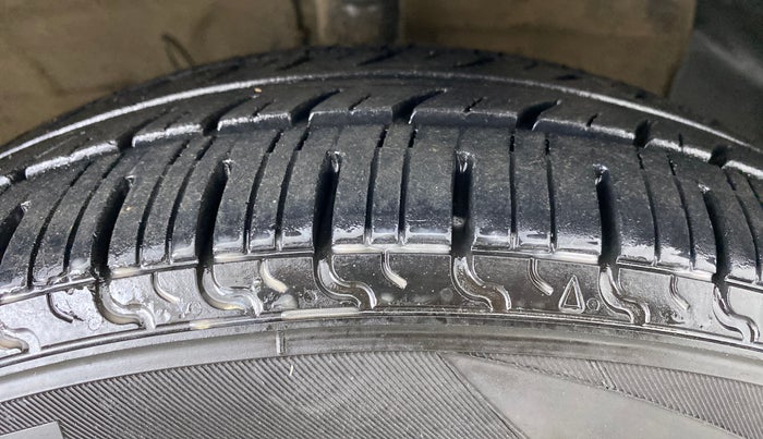 2019 Hyundai NEW SANTRO SPORTZ CNG, CNG, Manual, 63,793 km, Right Front Tyre Tread