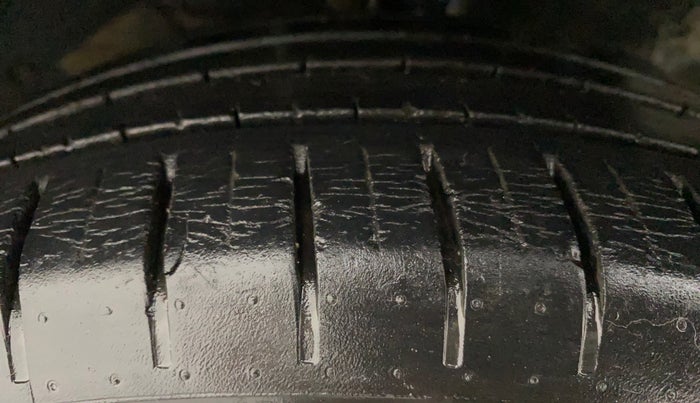 2017 Maruti Baleno ALPHA CVT PETROL 1.2, Petrol, Automatic, 32,306 km, Left Front Tyre Tread