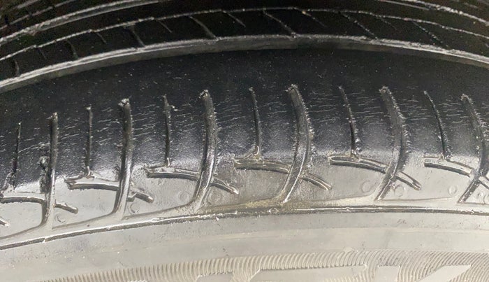 2019 Hyundai Elite i20 SPORTZ PLUS 1.2, Petrol, Manual, 41,509 km, Right Front Tyre Tread