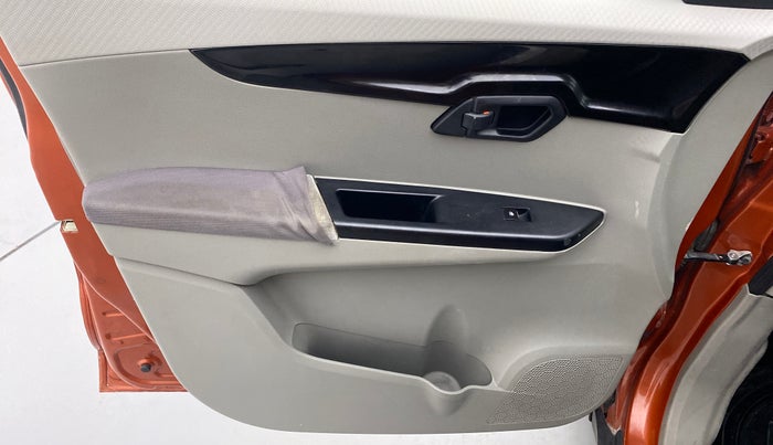 2016 Mahindra Kuv100 K8 6 STR, Petrol, Manual, 61,322 km, Front passenger door - Trim has minor damage