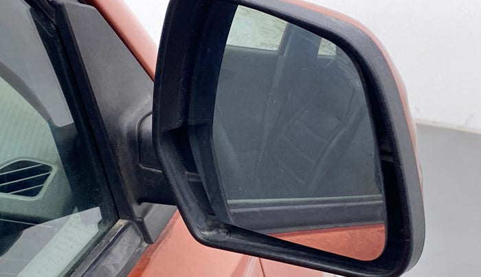 2016 Mahindra Kuv100 K8 6 STR, Petrol, Manual, 61,322 km, Right rear-view mirror - Mirror motor not working
