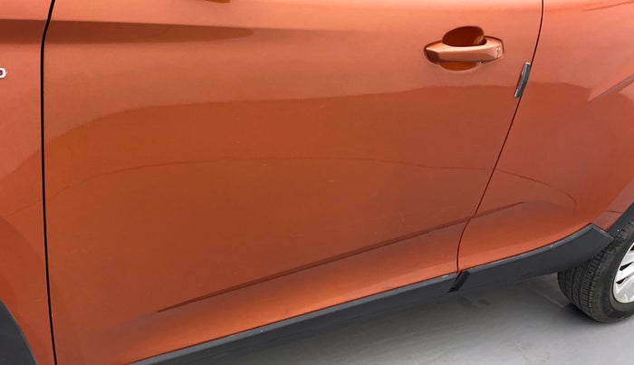 2016 Mahindra Kuv100 K8 6 STR, Petrol, Manual, 61,322 km, Front passenger door - Slightly dented