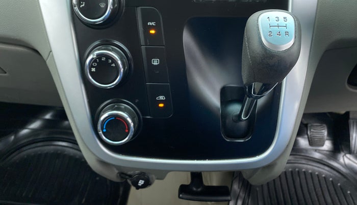 2016 Mahindra Kuv100 K8 6 STR, Petrol, Manual, 61,322 km, Gear Lever