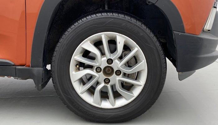 2016 Mahindra Kuv100 K8 6 STR, Petrol, Manual, 61,322 km, Right Front Wheel