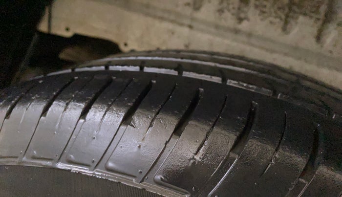 2017 Mahindra Scorpio S4 PLUS 1.99 INTELLI-HYBRID, Diesel, Manual, 61,856 km, Right Rear Tyre Tread