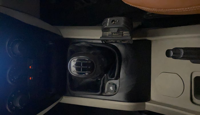 2017 Mahindra Scorpio S4 PLUS 1.99 INTELLI-HYBRID, Diesel, Manual, 61,856 km, Gear Lever