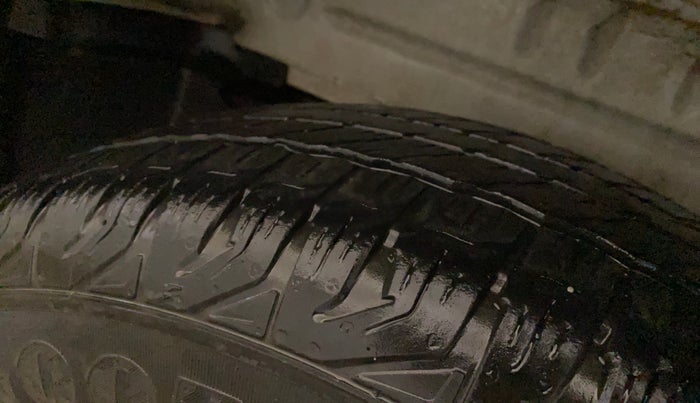 2017 Mahindra Scorpio S4 PLUS 1.99 INTELLI-HYBRID, Diesel, Manual, 61,856 km, Left Rear Tyre Tread