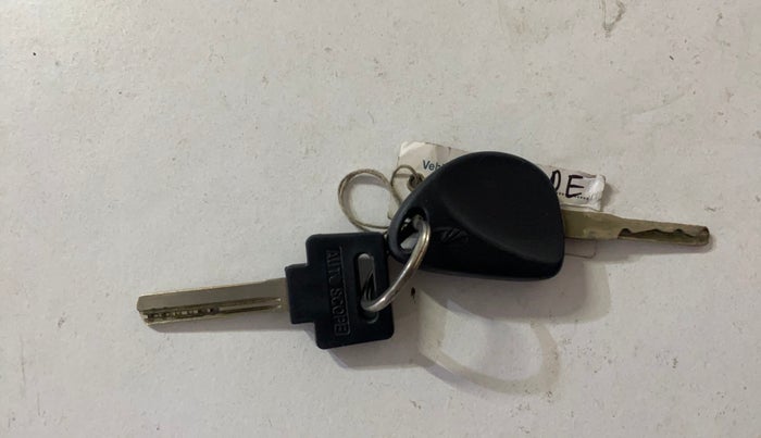 2017 Mahindra Scorpio S4 PLUS 1.99 INTELLI-HYBRID, Diesel, Manual, 61,856 km, Key Close Up