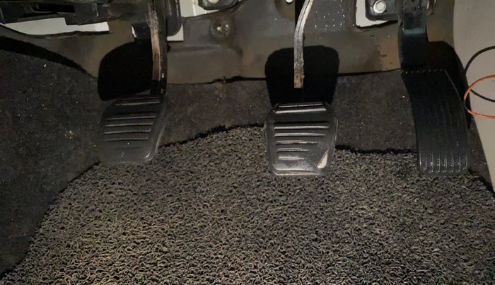 2017 Mahindra Scorpio S4 PLUS 1.99 INTELLI-HYBRID, Diesel, Manual, 61,856 km, Pedals