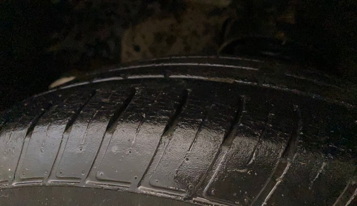 2017 Mahindra Scorpio S4 PLUS 1.99 INTELLI-HYBRID, Diesel, Manual, 61,856 km, Right Front Tyre Tread