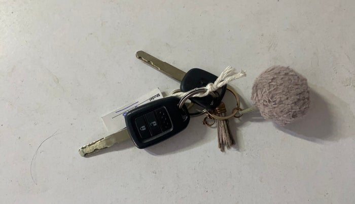 2018 Honda Amaze 1.2L I-VTEC S CVT, Petrol, Automatic, 77,052 km, Key Close Up