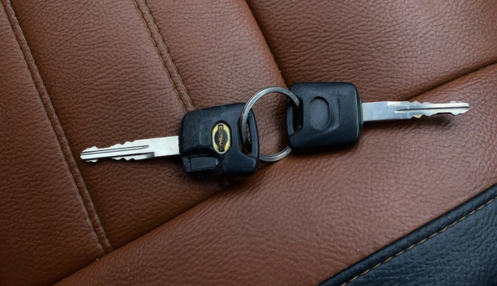 2016 Datsun Go Plus T, Petrol, Manual, 74,805 km, Key Close Up