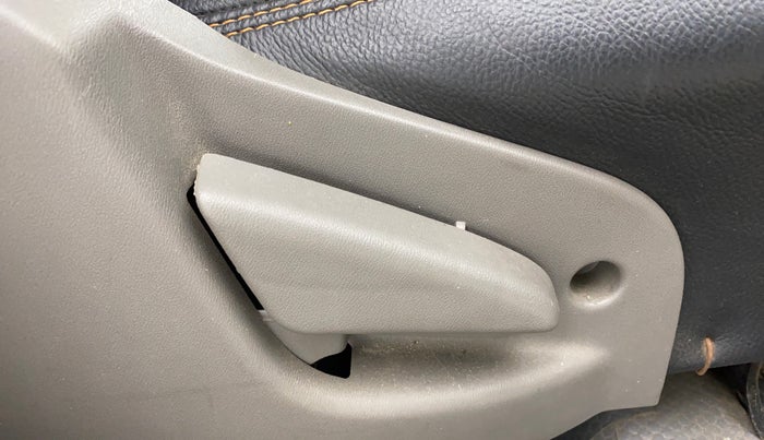 2016 Datsun Go Plus T, Petrol, Manual, 74,805 km, Driver Side Adjustment Panel