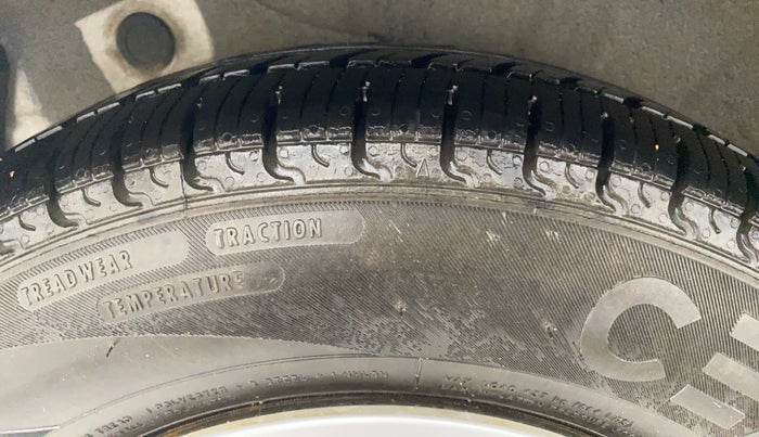 2013 Hyundai i10 MAGNA 1.2, CNG, Manual, 56,372 km, Right Rear Tyre Tread