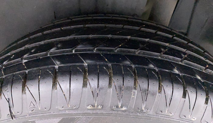 2021 Maruti Vitara Brezza ZXI+ AT SHVS, Petrol, Automatic, 3,450 km, Left Rear Tyre Tread