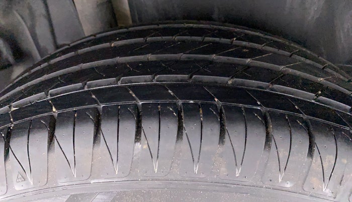 2021 Maruti Vitara Brezza ZXI+ AT SHVS, Petrol, Automatic, 3,450 km, Right Rear Tyre Tread