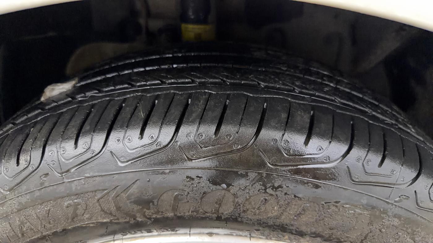2017 Ford Ecosport TITANIUM 1.5L PETROL AT, Petrol, Automatic, 1,13,429 km, Right Front Tyre Tread