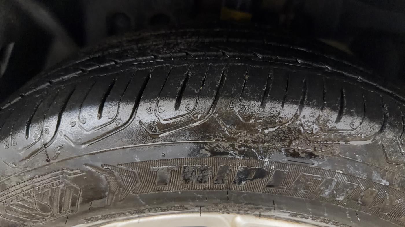 2017 Ford Ecosport TITANIUM 1.5L PETROL AT, Petrol, Automatic, 1,13,429 km, Left Front Tyre Tread