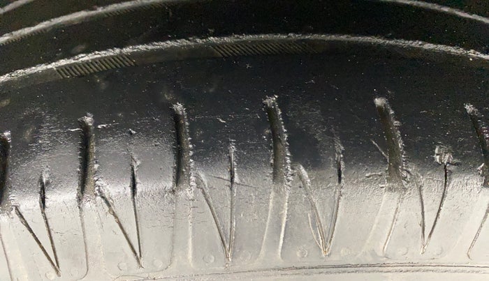 2022 KIA SONET HTX 1.5, Diesel, Manual, 79,112 km, Right Front Tyre Tread