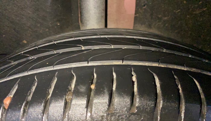 2021 MG ASTOR SHARP 1.5 MT, Petrol, Manual, 33,941 km, Right Rear Tyre Tread