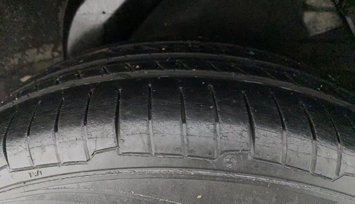 2013 Hyundai i20 MAGNA 1.4 CRDI, Diesel, Manual, 1,23,173 km, Left Rear Tyre Tread