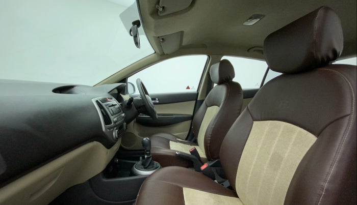 2013 Hyundai i20 MAGNA 1.4 CRDI, Diesel, Manual, 1,23,173 km, Right Side Front Door Cabin