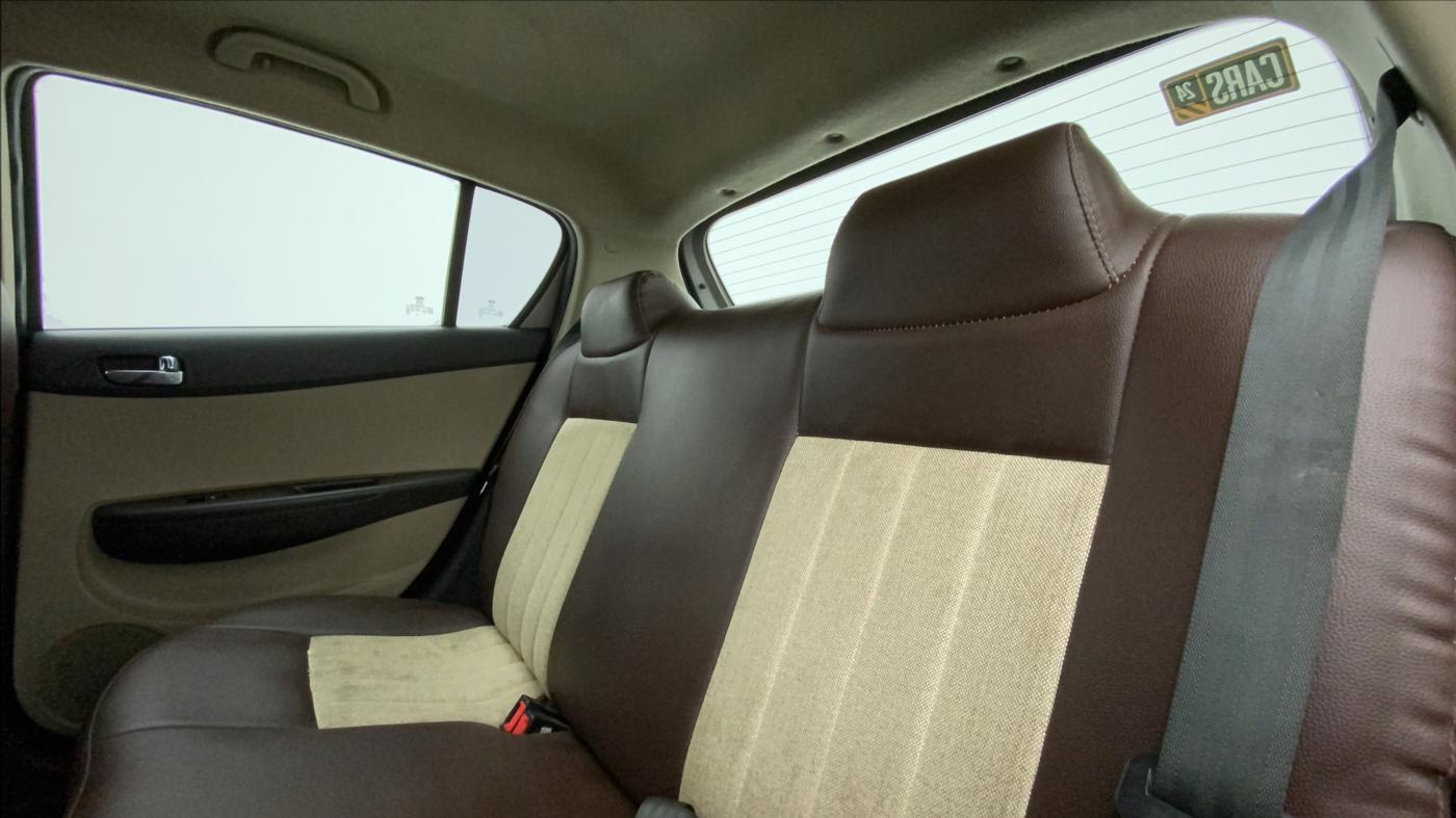 2013 Hyundai i20 MAGNA 1.4 CRDI, Diesel, Manual, 1,23,173 km, Right Side Rear Door Cabin