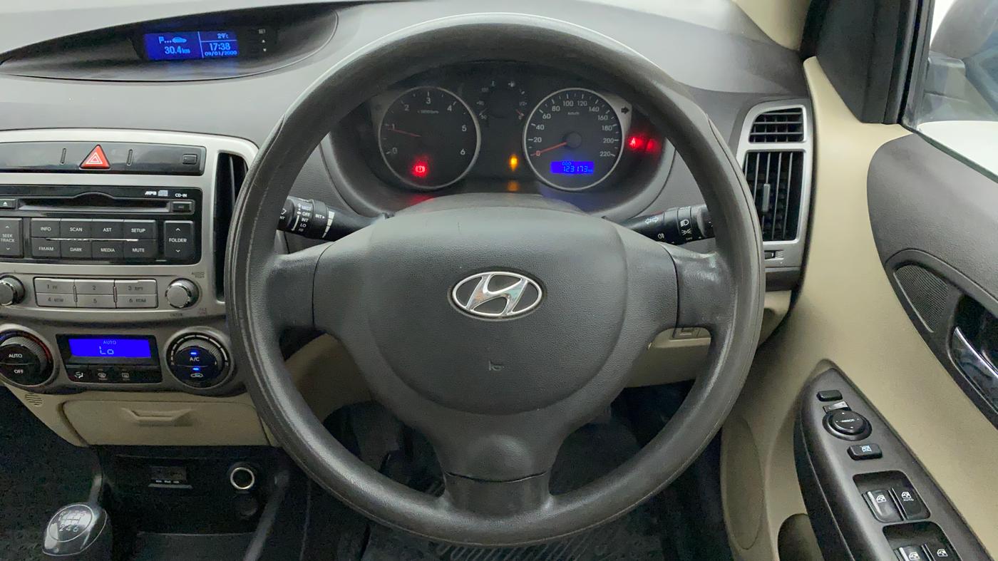 2013 Hyundai i20 MAGNA 1.4 CRDI, Diesel, Manual, 1,23,173 km, Steering Wheel Close Up