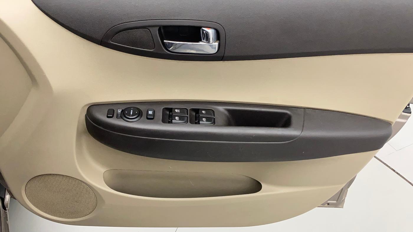 2013 Hyundai i20 MAGNA 1.4 CRDI, Diesel, Manual, 1,23,173 km, Driver Side Door Panels Control