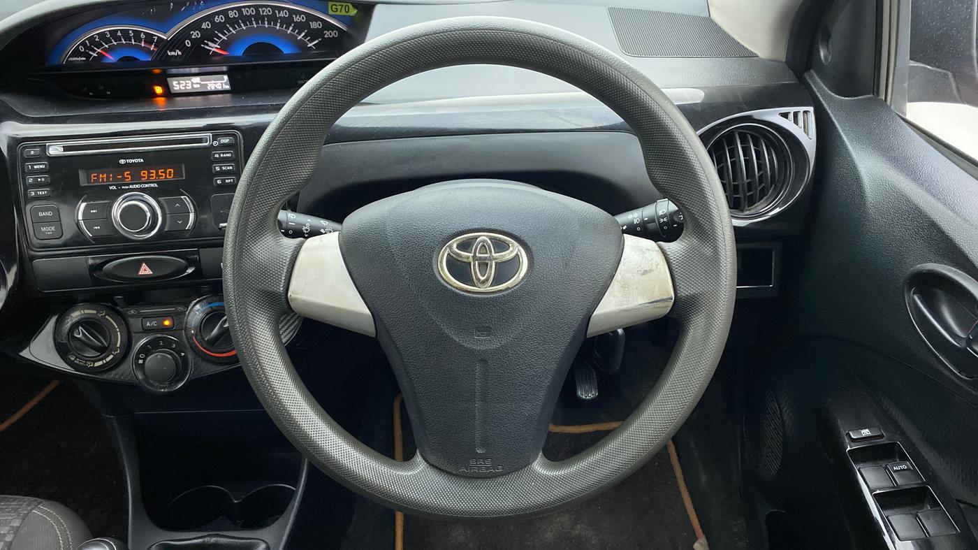 2015 Toyota Etios CROSS 1.2 G, Petrol, Manual, 28,401 km, Steering Wheel Close Up
