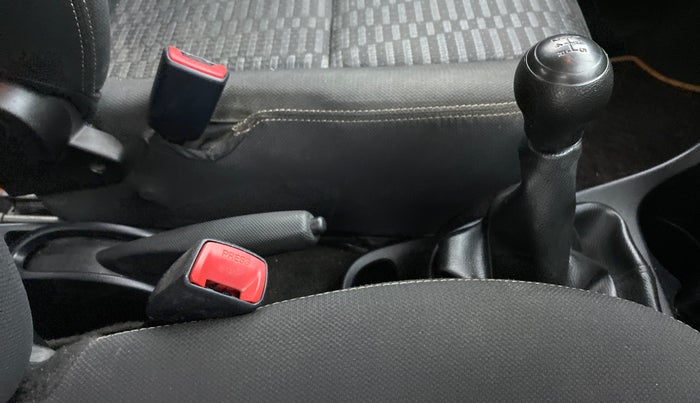 2015 Toyota Etios CROSS 1.2 G, Petrol, Manual, 28,401 km, Gear Lever