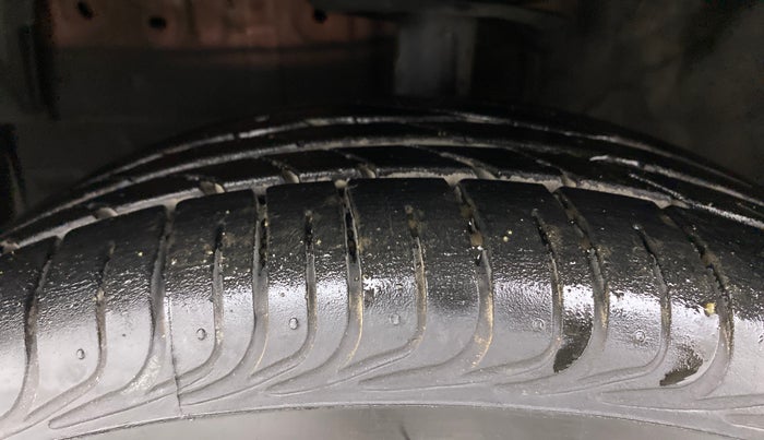 2015 Toyota Etios CROSS 1.2 G, Petrol, Manual, 28,401 km, Left Front Tyre Tread