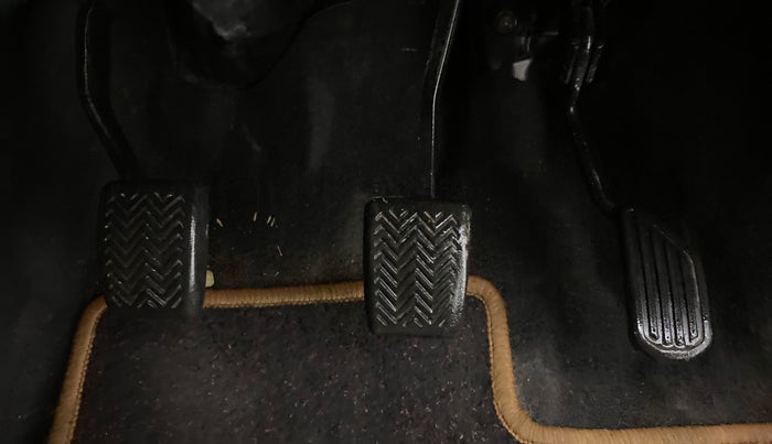 2015 Toyota Etios CROSS 1.2 G, Petrol, Manual, 28,401 km, Pedals