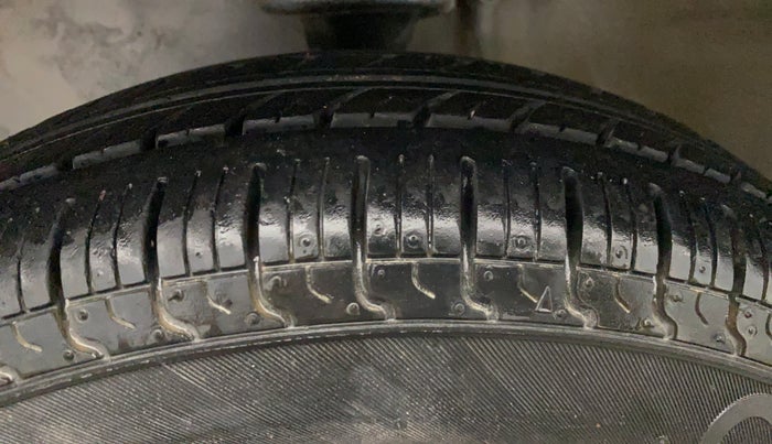 2013 Maruti Alto 800 LXI, Petrol, Manual, 60,019 km, Left Front Tyre Tread