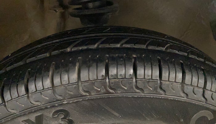 2013 Maruti Alto 800 LXI, Petrol, Manual, 60,019 km, Right Front Tyre Tread