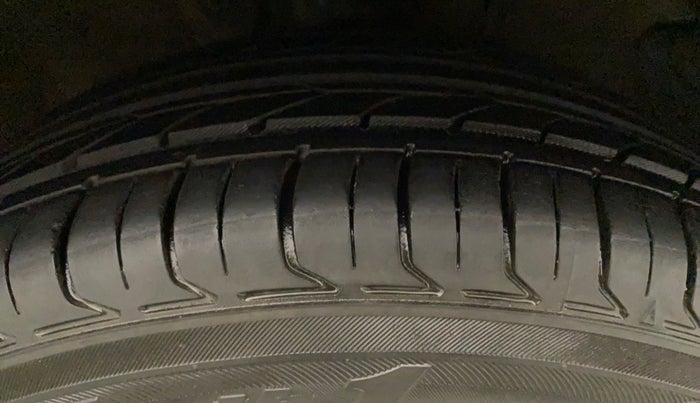2013 Hyundai i20 SPORTZ 1.2, Petrol, Manual, 56,404 km, Right Front Tyre Tread