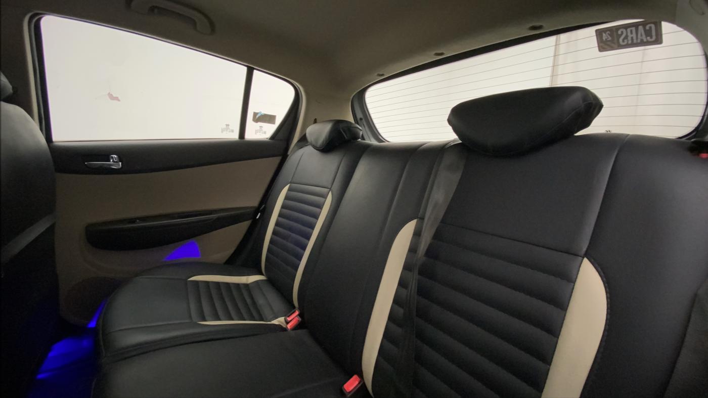 2013 Hyundai i20 SPORTZ 1.2, Petrol, Manual, 56,404 km, Right Side Rear Door Cabin