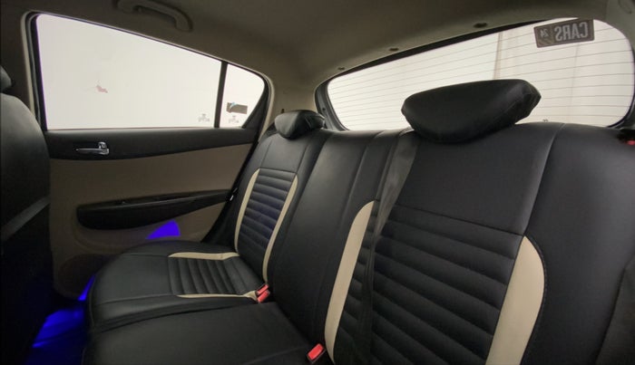 2013 Hyundai i20 SPORTZ 1.2, Petrol, Manual, 56,404 km, Right Side Rear Door Cabin