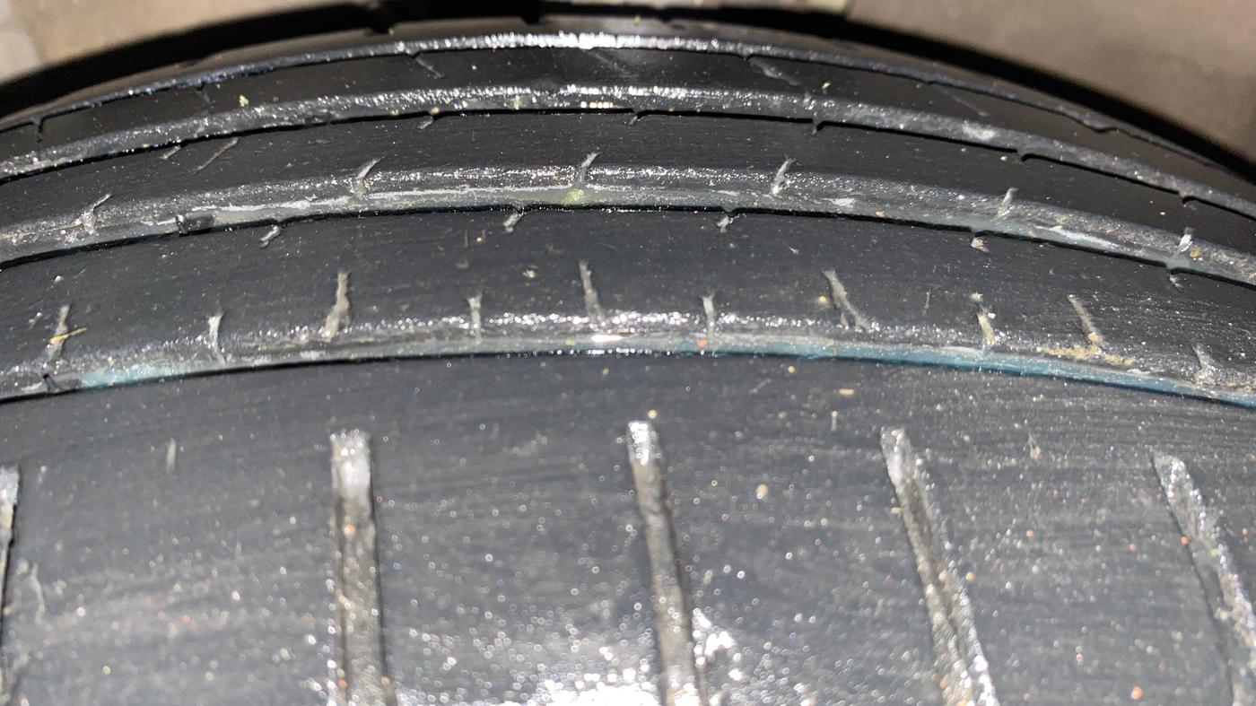 2016 Maruti Ertiga VXI, Petrol, Manual, 86,198 km, Left Front Tyre Tread