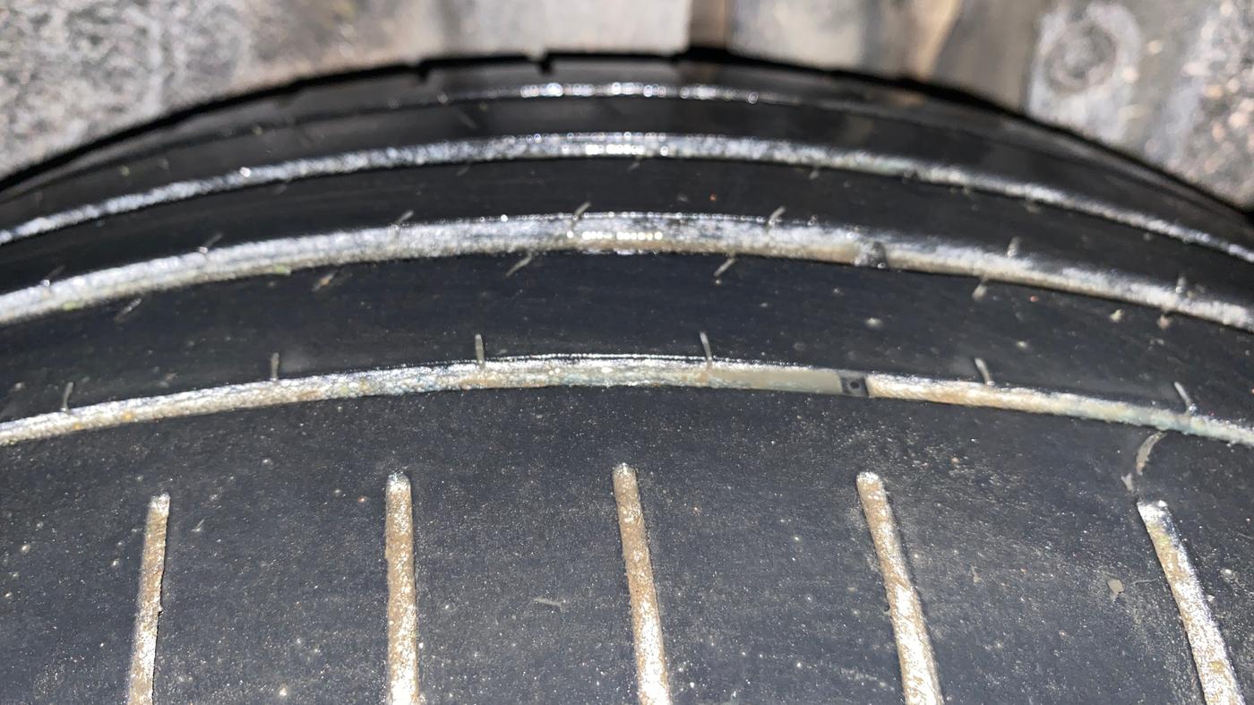 2016 Maruti Ertiga VXI, Petrol, Manual, 86,198 km, Left Rear Tyre Tread