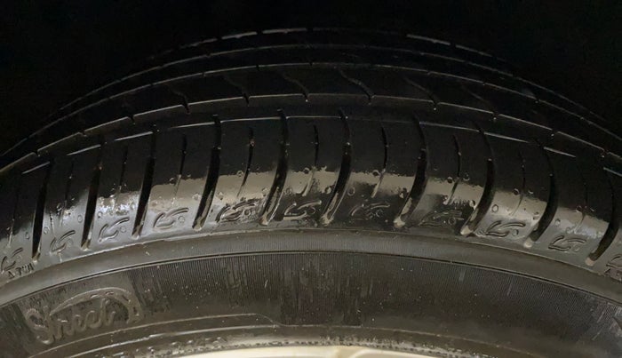 2016 Ford Ecosport TITANIUM 1.5L PETROL AT, Petrol, Automatic, 41,828 km, Right Rear Tyre Tread