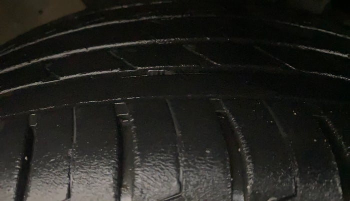 2022 KIA SELTOS X LINE 1.5 DIESEL AT, Diesel, Automatic, 33,668 km, Left Front Tyre Tread